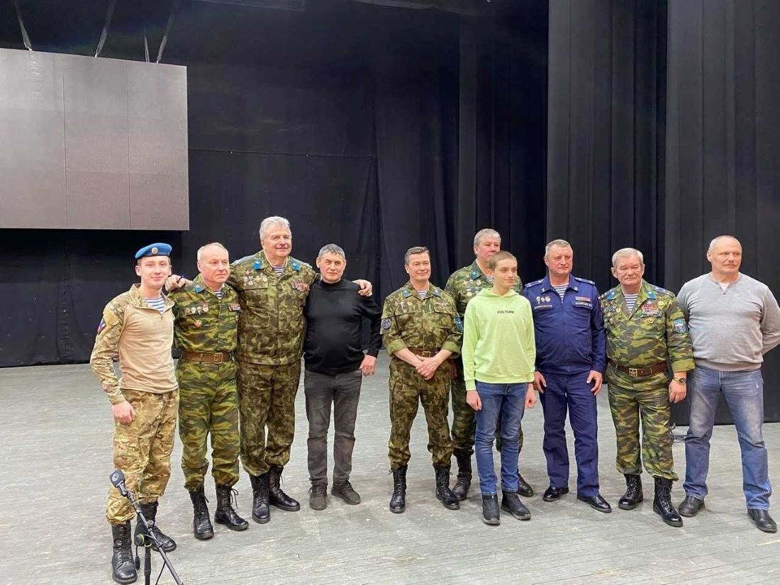 Ветераны спецоперации посетили концерт ансамбля ВДВ «Голубые береты»